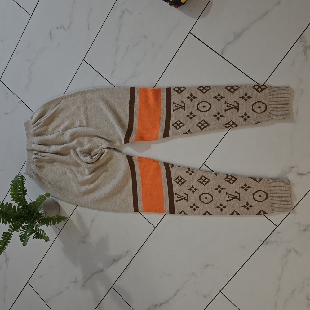 Louis Vuitton vintage joggers pants 👖 material sweater good condition